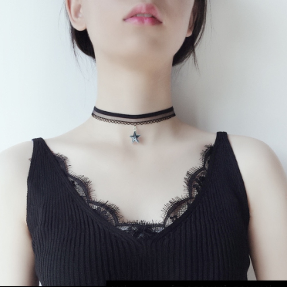 Lace chocker with star